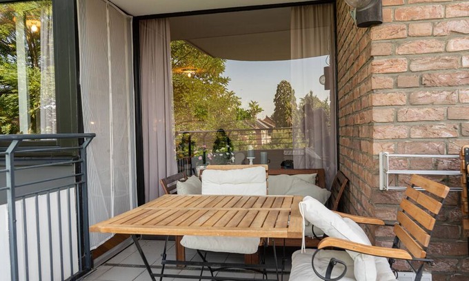 Unterbach Apartment | Holiday Apartment "Elegante Am See" with Private Terrace & Wi-Fi