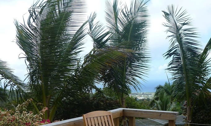 Pond Hill Cottage | Garden East cottage with stunning views & wifi