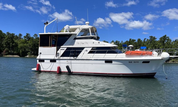 The Archipelago Boat Rental | Georgian Bay, Pointe au Baril, Hole in the Wall, YACHT, 2 Queen Suites, Sleeps 8