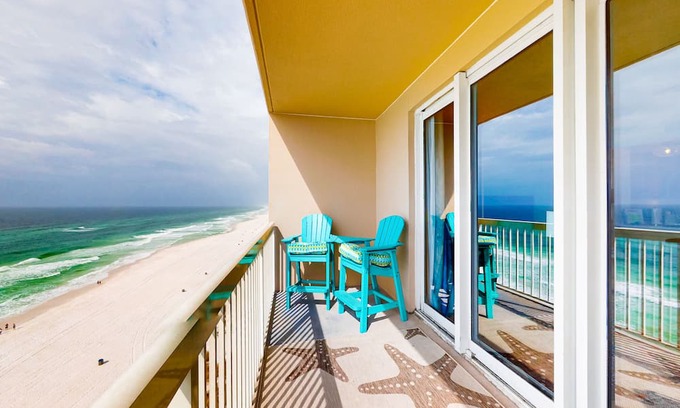 Biltmore Beach Condo | Colorful, waterfront condo with pools, gym, & beach access