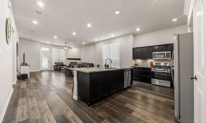 Navasota House | House at Pecan Lakes Golf course. Charming 3-bedroom 2 bath in Navasota .