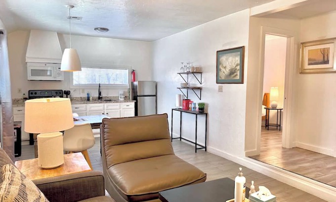 Central Oklahoma City Apartment | Updated Studio with Laundry + Full Kitchen 36B I Discount on Long Stays