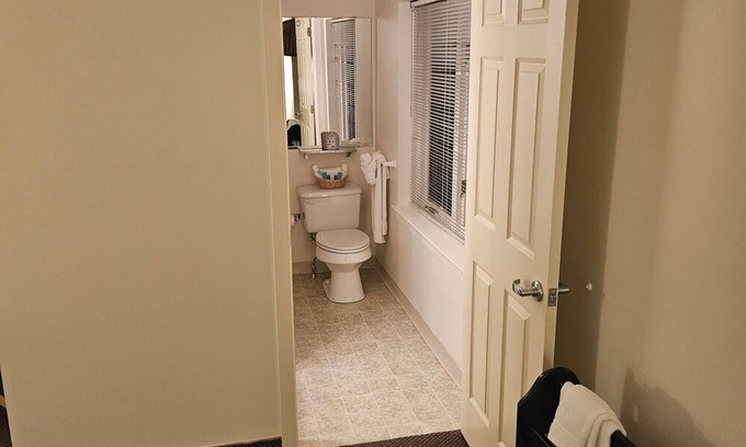 Valley Forge House | Charming 1-bedroom hotel with AC and WiFi in delightful Phoenixville