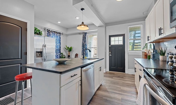 German Village Apartment | Merion Village Residences 1164 – Stylish 2 BDR for 4 Blocks from German Village!