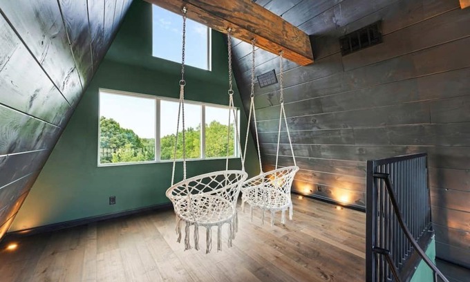 Omaha House | The Constellation Virgo - Romantic-Steam Shower-Hot Tub-Table Rock Lake
