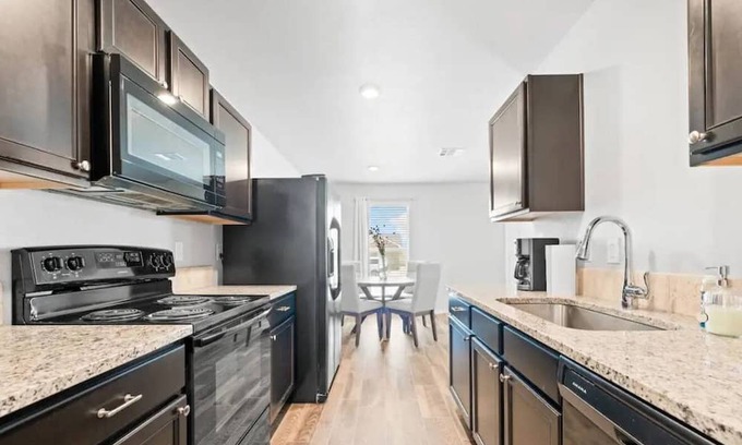 Lubbock House | Cozy Corner Retreat 3BR/2BA Short drive to TTU