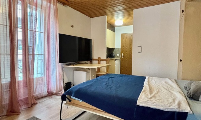 Lausanne Center Apartment | Tranquil apartment with WiFi in lovely Lausanne