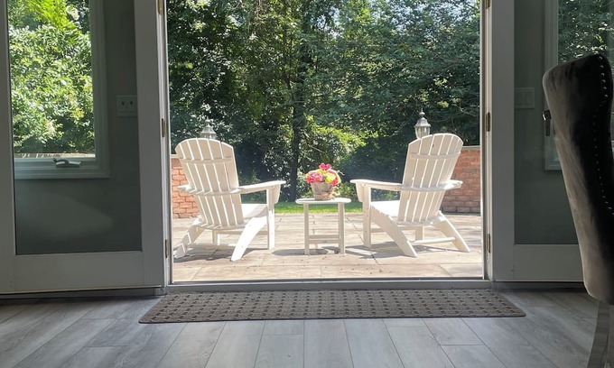 Locust Valley Cottage | Gorgeous cottage with WiFi and fitness room on a 5 acre private property in LV