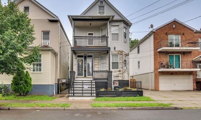 Elizabeth Apartment | Cozy Apartment: 1 Mi to Elizabeth Transit Station!