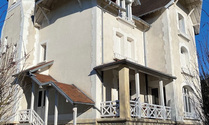 Tilly-sur-Seulles Apartment | Boudoir spirit for this "Les Piplettes" apartment at Manoir des Lys.
