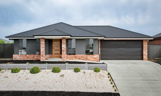 Thurgoona House | Albury Oasis Summary: