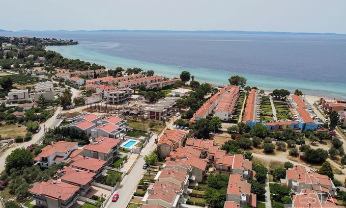 Nikita House | Artistic Flair 3-bdrm Maison, 90m to Nikiti beach