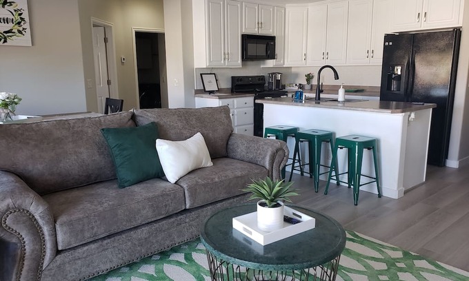 Mesquite Condo | Beautiful Condo w/balcony and an additional game room, swimming pool and more!