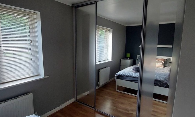 Acresford House | Beautiful 2-Bed House in Coventry