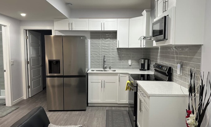 Evanston House | A Clean One Bedroom Seconday Suite