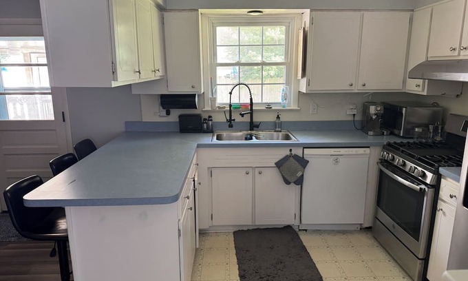Great Bridge East House | Cozy 2-bedroom house with all amenities in Chesapeake, Va.