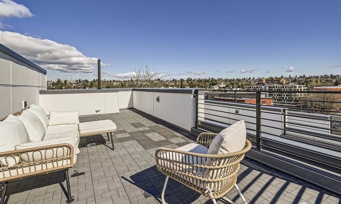North Beacon Hill House | Cozy 2 Bed 2 Bath! Perfect sized townhome w/ rooftop, unleashing scenic views.