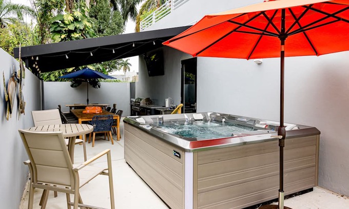 Hato Rey House | Fully Renovated Schoolhouse 7 Bedroom, 6 Baths, Jacuzzi, Billiard