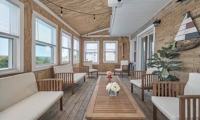 Cottage Line Apartment | Beachhouse Penthouse with a Pool!