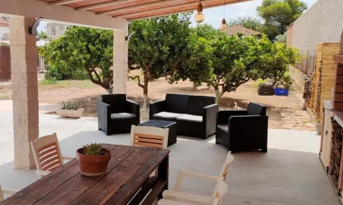 Deltebre House | Holiday Home 'Ca L'Agulla' with Private Pool, Wi-Fi and Air Conditioning