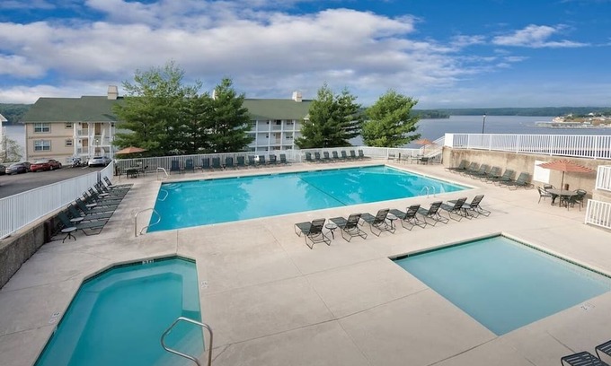 Osage Beach Condo | Cozy 1-bedroom condo in gorgeous Osage Beach with WiFi, fitness room