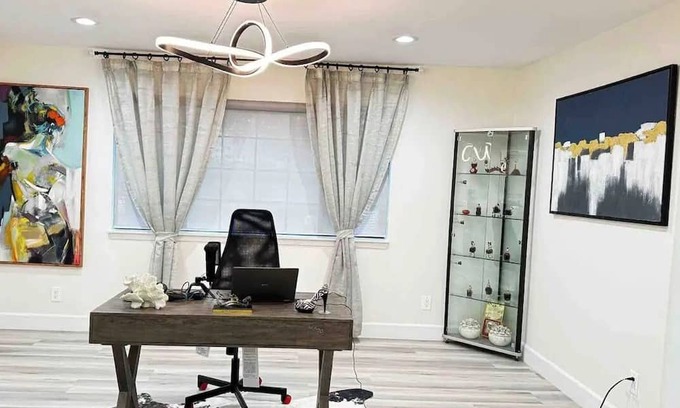 West Covina House | Dream Home with swimming pool & Jacuzzi