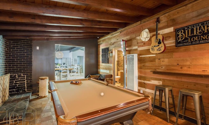 Running Springs Cabin | Beautiful and spacious cabin near Snowdrift Tubing and Snow Valley Ski resort