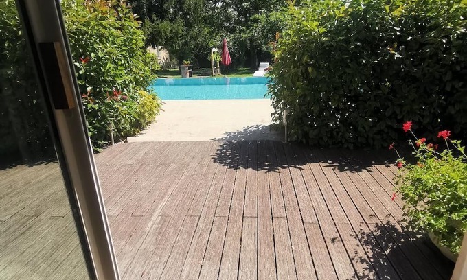 Precy-sur-Oise Apartment | A 25 mm de Paris, Petite Maison Individuelle Avec Piscine Chauffée et Privée
