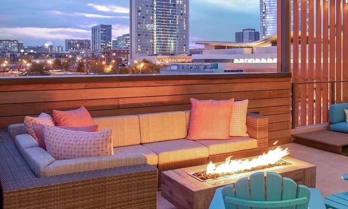 Rutledge Hill Apartment | CMA FEST WEEKEND! MARGARITAVILLE NASHVILLE! 6/6-6/10/24 Studio that sleeps 4!
