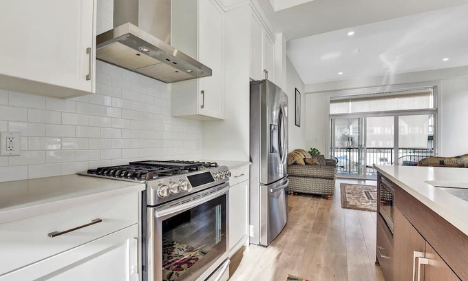 Sardis House | Minutes away from Vedder river, trails & parks, this 3 bed + den home is purfect