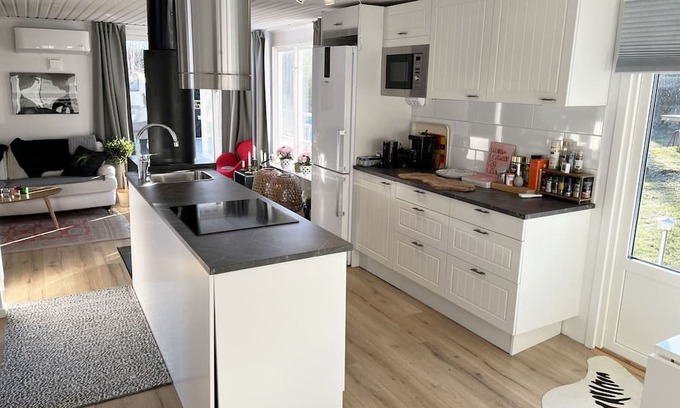 Bjorkoby House | Nice cottage located by the lake Nömmen in Björköby | SE07056