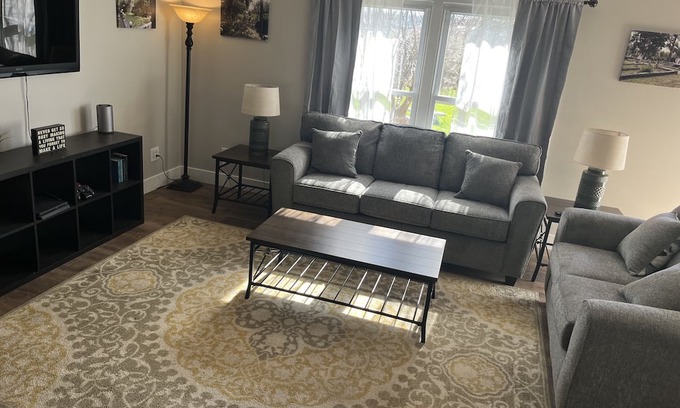 Knifley House | Quiet country setting lake home, recently remodeled.