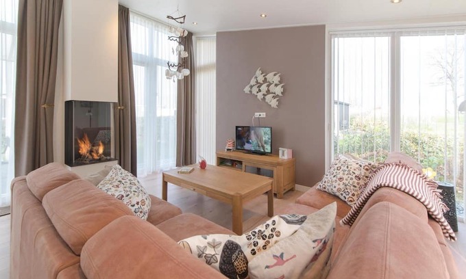 Wemeldinge House | Comfortable home with view of the forest.