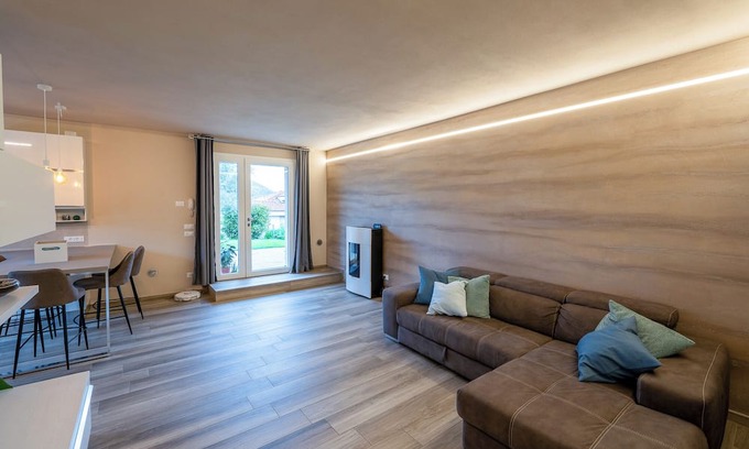 Salo Apartment | New apartment with garden and parking in Salò