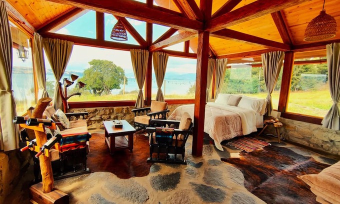 Tunja Cabin | Cabaña a Orilla del Lago de Tota, Parqueadero Privado, Playa Privada,mascotas si