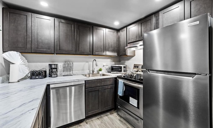 Towson Apartment | This apartment is a 2 bedroom(s), 2 bathrooms, located in towson, MD.