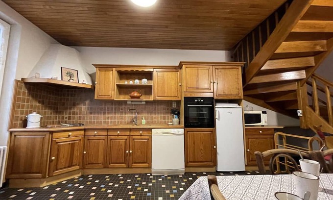 Ferrieres-sur-Sichon Cottage | Gite Ferrières-sur-Sichon, 5 bedrooms, 10 persons