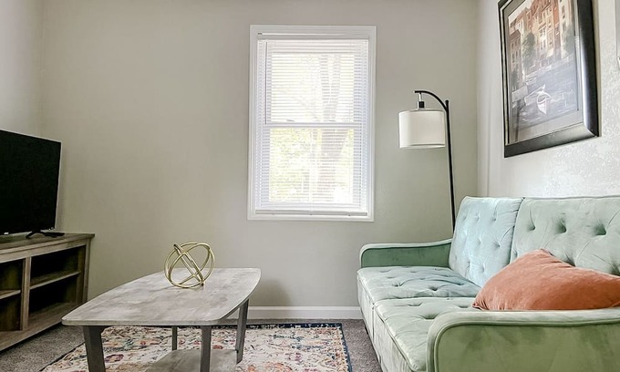 West Central Apartment | Sleepover: Peaceful 1BD/1BA- Downtown Springfield