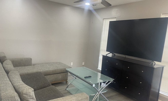 Spring Branch Central Apartment | Quiet and peaceful place right by memorial !