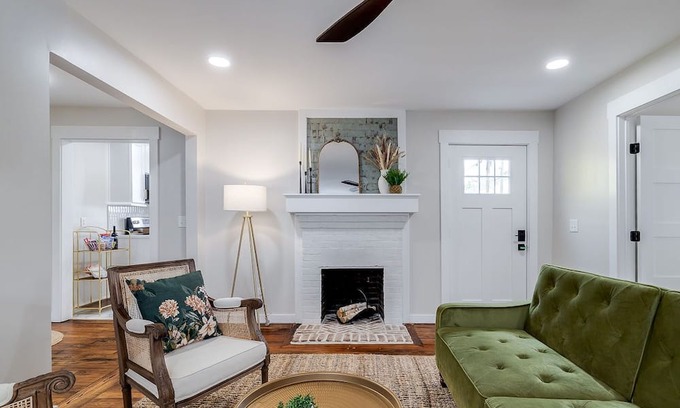 Kayton - Frazier Area House | Southern Charm Luxury 3-bedroom House in Historic Savannah with WiFi, AC