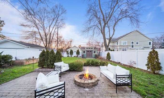Birmingham House | Stylish Luxury 3bd home in Downtown Birmingham