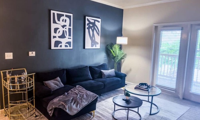 Executive Park Apartment | Airy 2 King Bed Suite—Mins to Uptown Charlotte!
