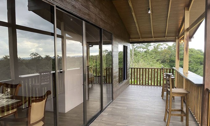 Penas Blancas Cabin | Casa de Campo en la Fortuna. Frente al Bosque
