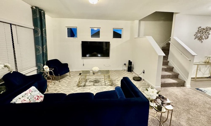 Mount Holly House | Home Away From Home 20 Minutes from Uptown Charlotte-Private Room, Shared Spaces