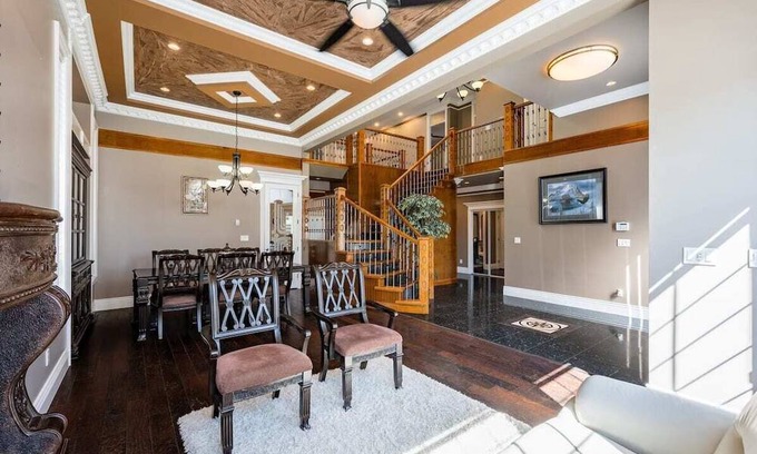 Newton House | Spacious 5 bed/5 bath home