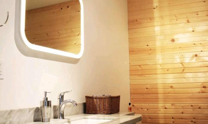 Squamish House | Home away from Home; Chief Mountain View retreat.