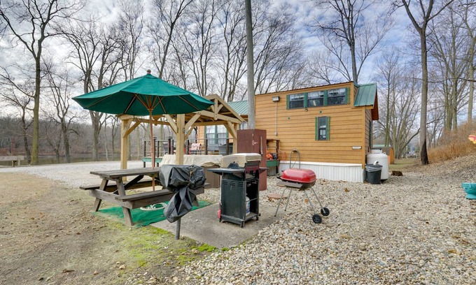 Logansport Cabin | Riverfront ‘Portobello Cabin’ w/ Hot Tub & Canoe!