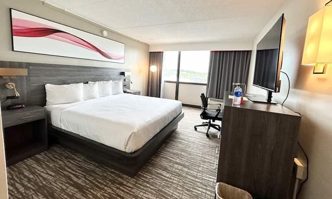 Cedar Rapids - Iowa City House | Executive suite w/private bath