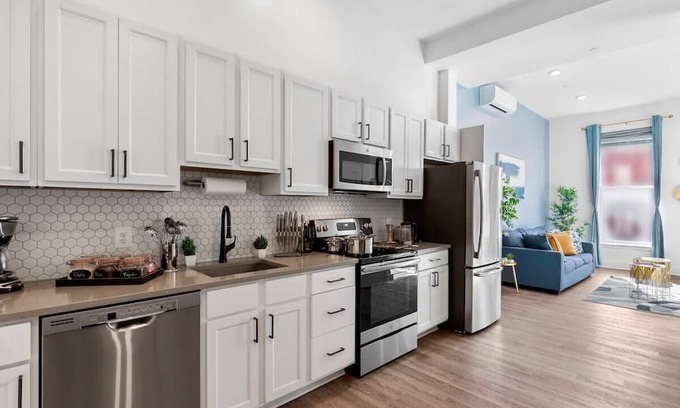 Fells Point Apartment | °Heart of Fells point °King°400Mbps°Netflix°W/D
