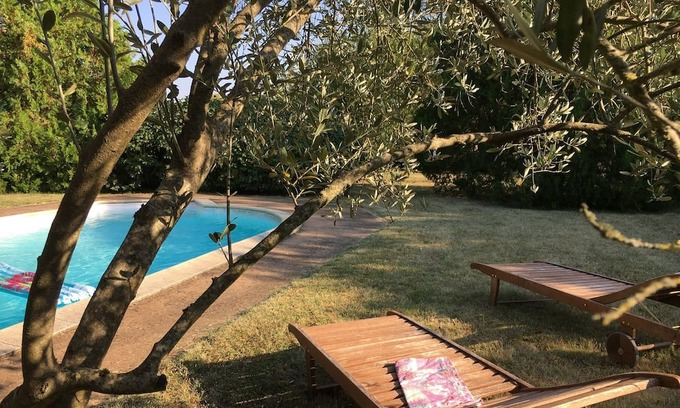 Florentin House | Holiday Home 'Mulberry House' with Private Pool, Private Terrace and Wi-Fi